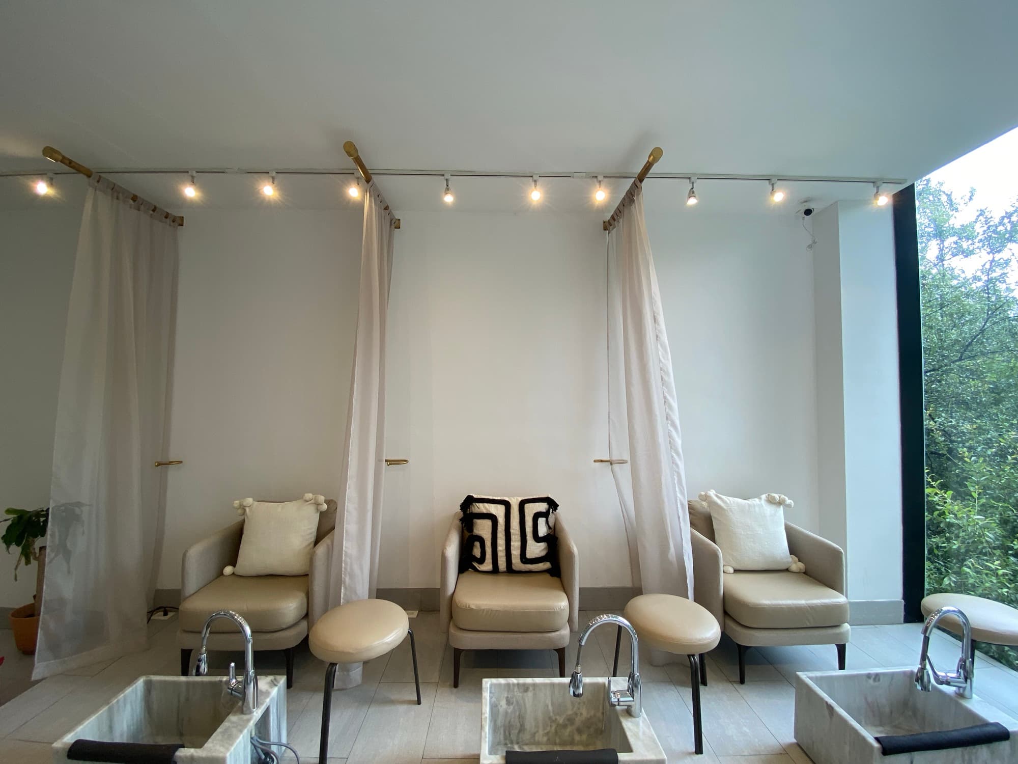 SALON MANI OH — fotografía 1